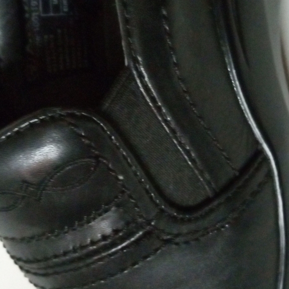 Ariat Leather Slip on Shoes US 8C, Black, Slip resistant, non marking. pre-owned - Picture 9 of 11